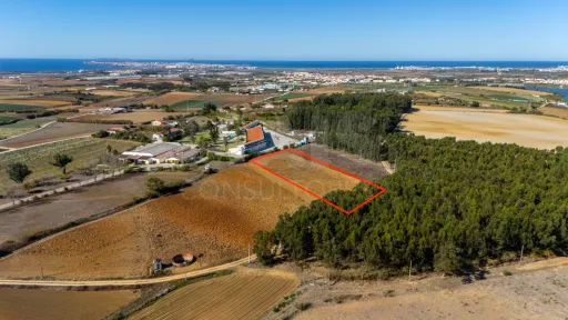 Parcela de terreno rústico de 4.700m2 em Atouguia da Baleia