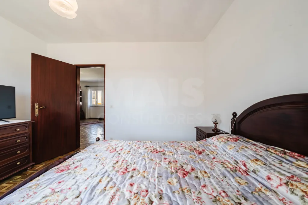 Moradia T2+2 com Terreno de quase 3000m2 Urbano