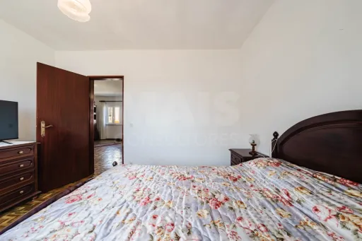 Moradia T2+2 com Terreno de quase 3000m2 Urbano