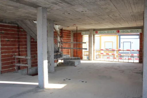 Moradia T3+1 junto praias | Garagem + logradouro privado | Terraço panorâmico sobre o mar