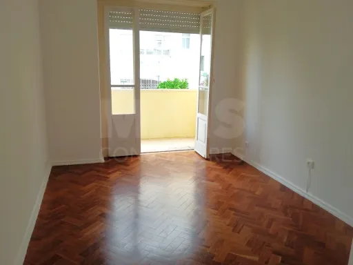 Excelente Apartamento T2 Ajuda