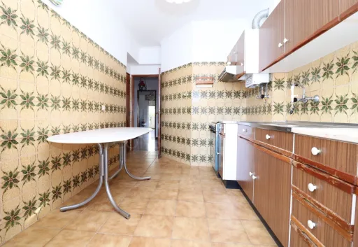 Apartamento T3  num 2°andar com arrecadação,  varanda, vista rio, na Bobadela