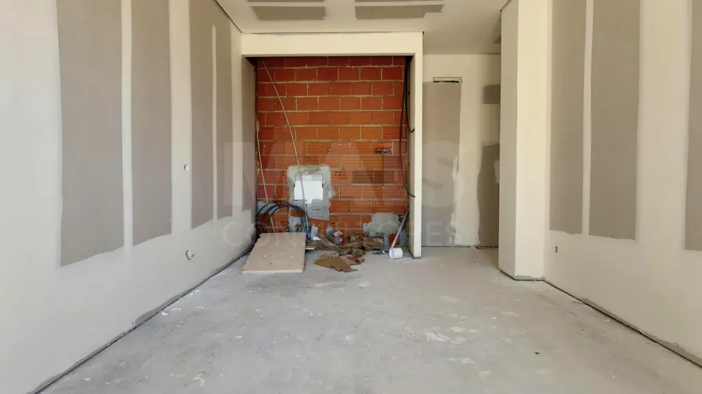 Moradia Térrea T4 com Suite Master, Piscina de Água Salgada, Garagem e Acabamentos Premium !