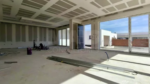 Moradia Térrea T4 com Suite Master, Piscina de Água Salgada, Garagem e Acabamentos Premium !