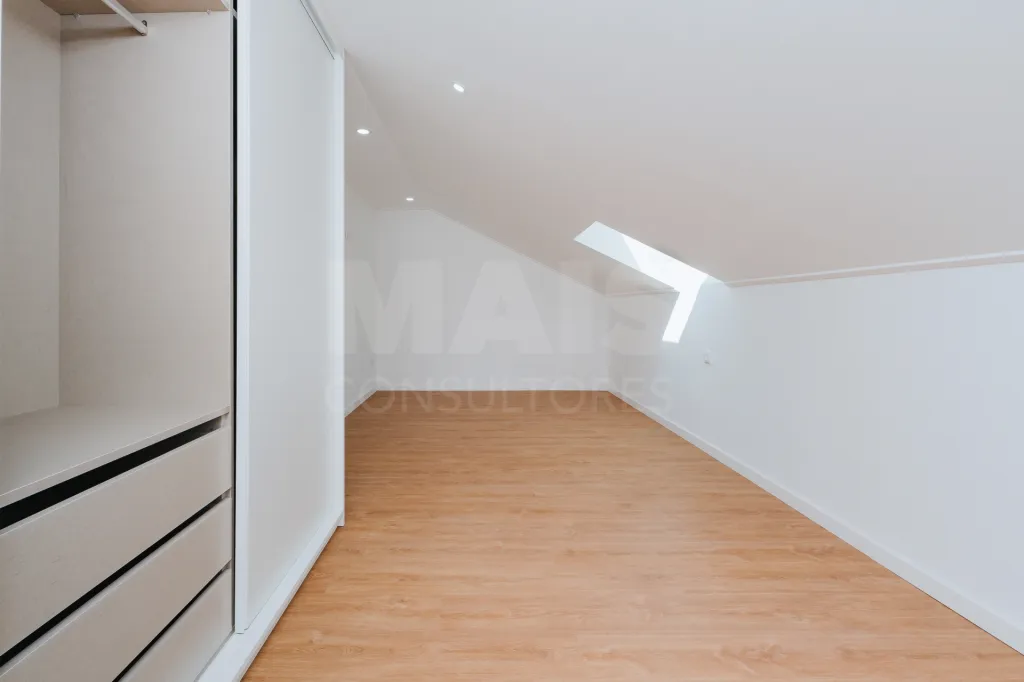 Moradia T4 Totalmente Remodelada com Logradouro em Coruche