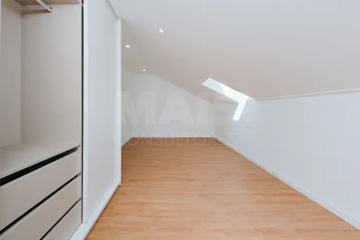Moradia T3 Totalmente Remodelada com Logradouro em Coruche