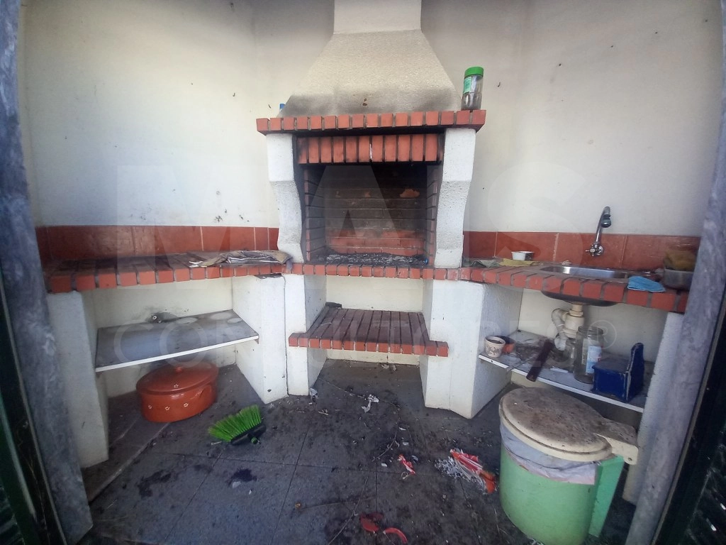 Moradia de 5 Assoalhadas em Ribamar C/ lote de 300m2 e Sótão amplo