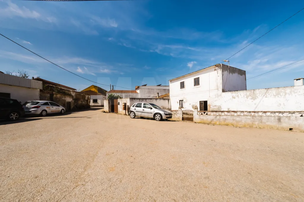 2 Moradias num terreno de 6117m2 | Carvalhal | Bombarral