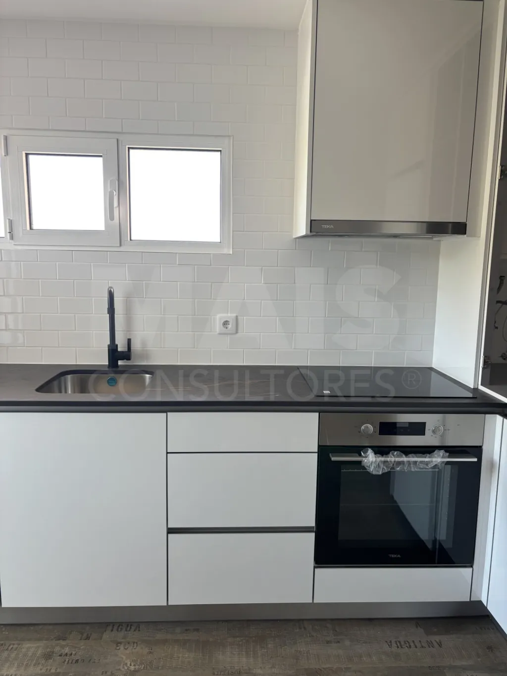 Prédio com três apartamentos T2 em Estoril - Cascais