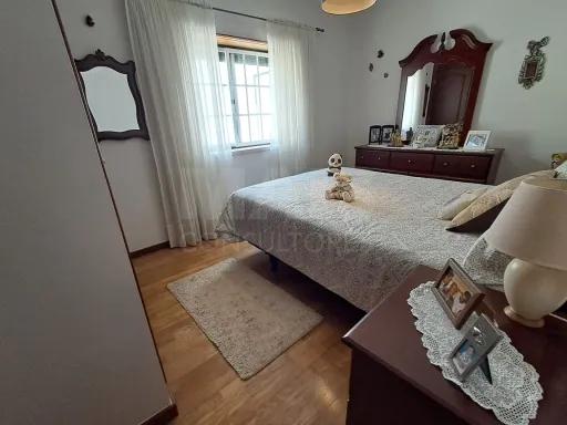 Moradia T3 Térrea com Garagem e Pátio no Nadadouro