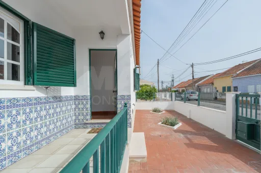 Moradia T3 com espaço exterior no centro de Salvaterra de Magos