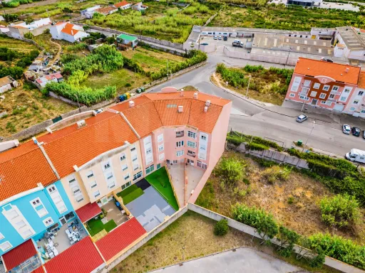 Apartamento T1+1 Renovado com Terraço, Conforto e Qualidade | Peniche