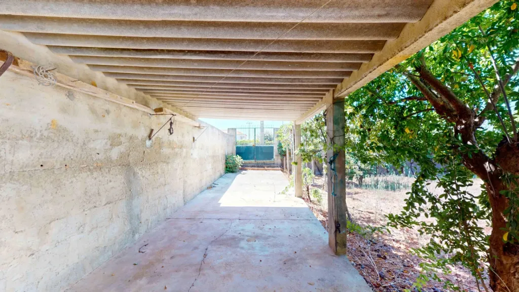 3-bedr. house with outdoor space and well