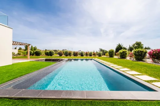 Moradia Contemporânea de Luxo com Vista Barragem, Piscina e 3.000m² Urbanos | Peniche