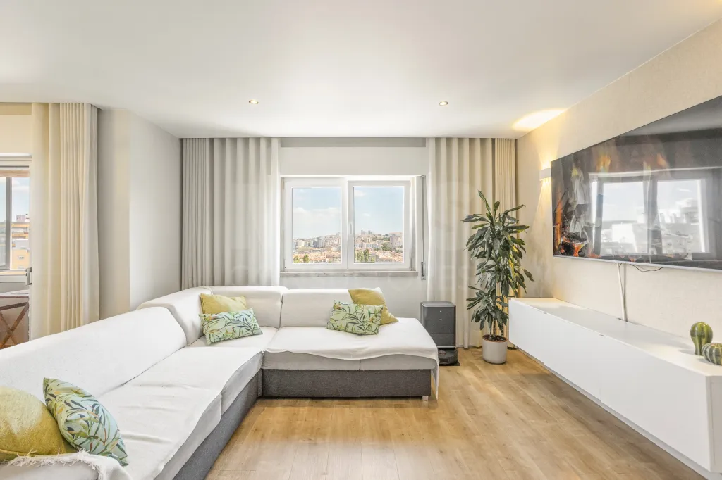 Top Floor | Fully Renovated 2-Bedroom Apartment | 2 Balconies | Unobstructed View