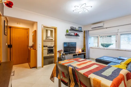 Refurbished T2 in Bairro da Covina with river view