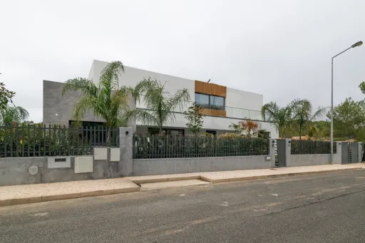 Moradia de Luxo T5 + 1 em Cascais