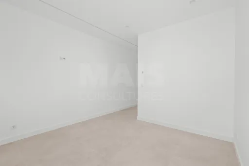4-bedr. house on 2-hectare plot in Carvalhal