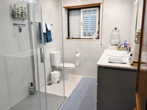 Moradia T3+1 pronta a habitar | Garagem fechada, pátio com churrasqueira e a 5 min das praias !