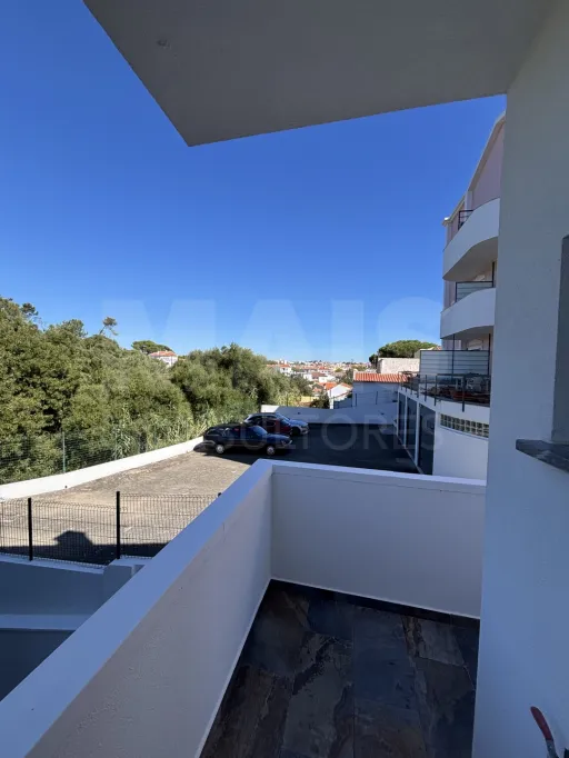 Prédio com três apartamentos T2 em Estoril - Cascais