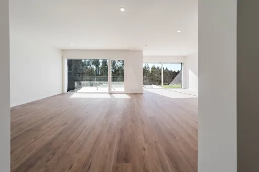 Moradia T3+1 NOVA com Piscina e Garagem, Caldas da Rainha