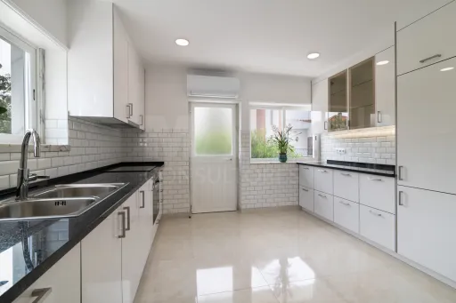 Moradia Isolada T4 Renovada — Abuxarda / Alvide, Cascais