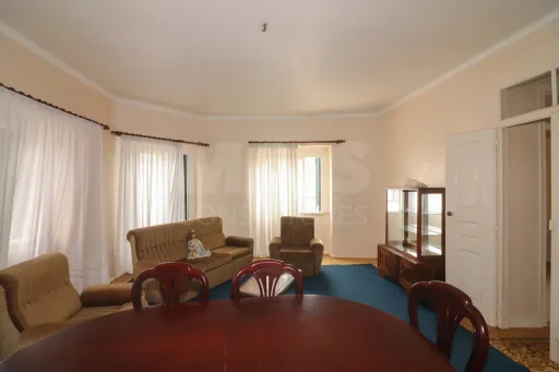 Moradia T3 com Potencial Comercial e Habitacional – Reabilitação em Pocariça / Alenquer