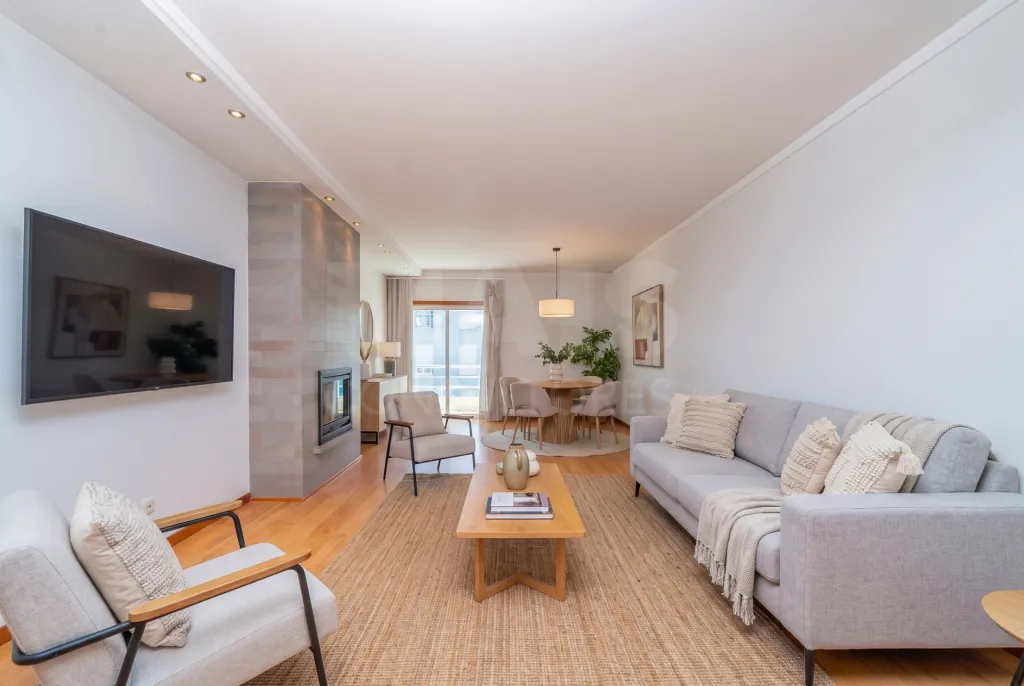Apartamento T3 com garagem e arrecadação