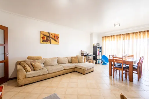 Apartamento T2 com garagem