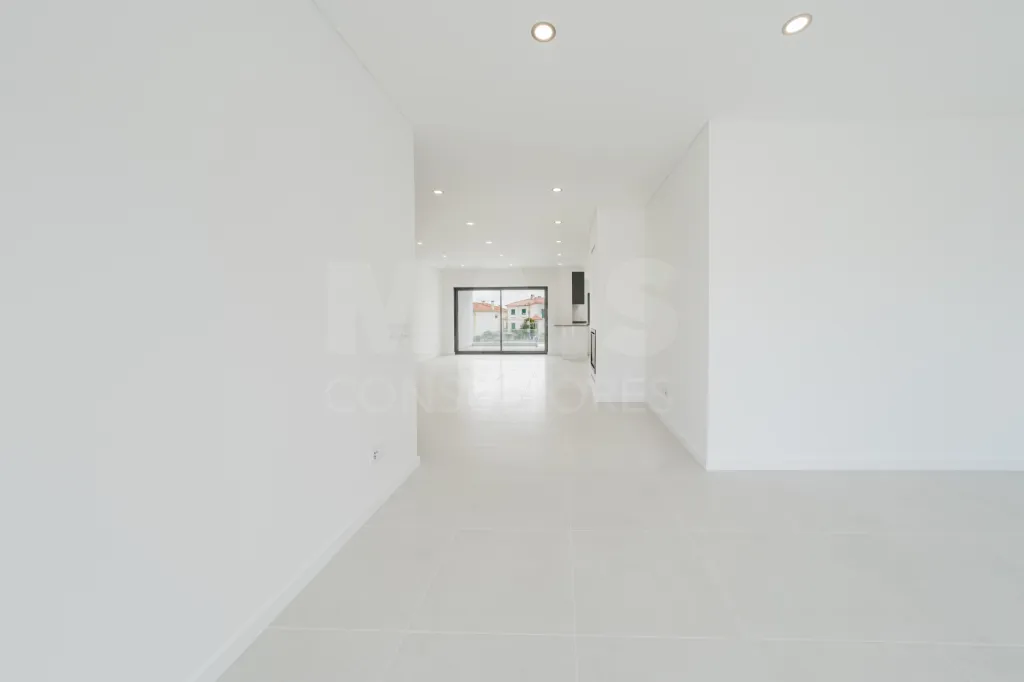Moradia T3 Nova C/ Vista Mar, Piscina e Garagem, Areia Branca, Lourinhã