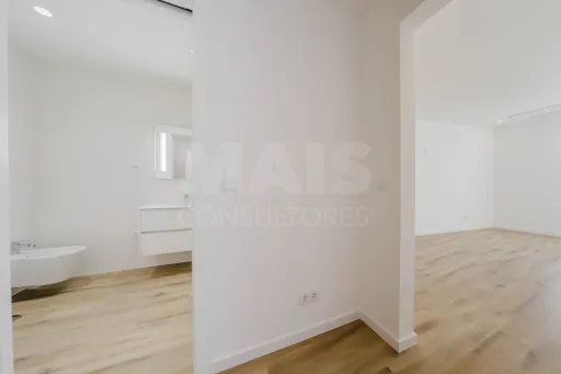 Apartamento T2 na Nazaré c/ 2 lugares de garagem