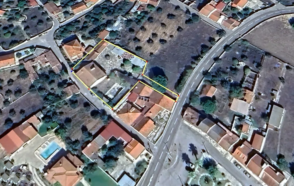 Moradia T4 com piscina, no centro da  Concavada em Abrantes