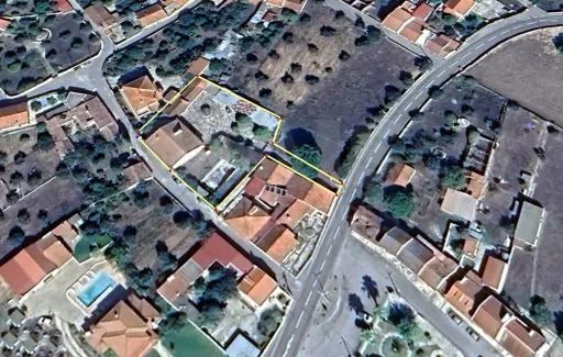 Moradia T4 com piscina, no centro da  Concavada em Abrantes