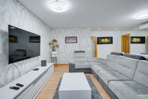 Apartamento T3 Mobiliado | Famões - Urb. Courela dos Fornos