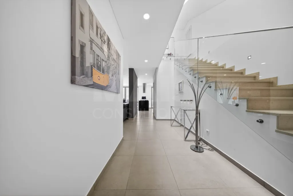 Moradia T4 com Piscina e Rooftop a minutos da Praia | Salir do Porto