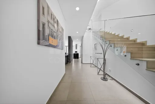 4 bedroom villa with pool and rooftop minutes from the beach | Salir do Porto