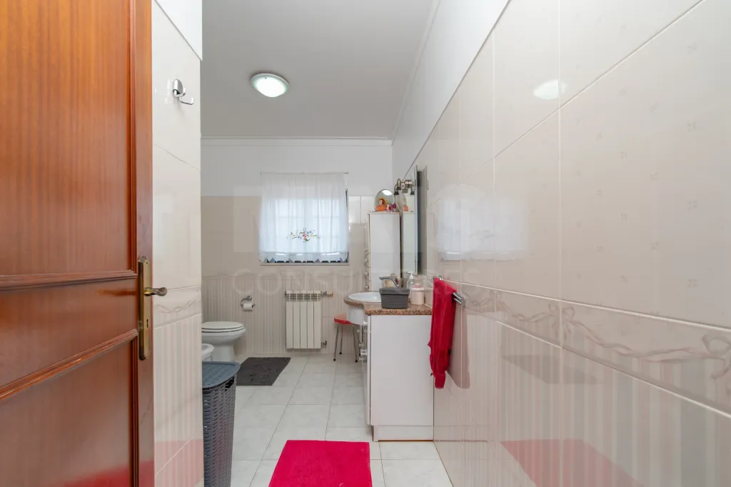 Moradia T4 com Piscina, Excelente Espaço Exterior em Carnota - Alenquer