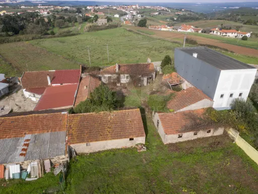 Moradia Térrea para Reabilitar com Terreno, Vista Mar e Vista Sítio da Nazaré – Bárrio, Alcobaça