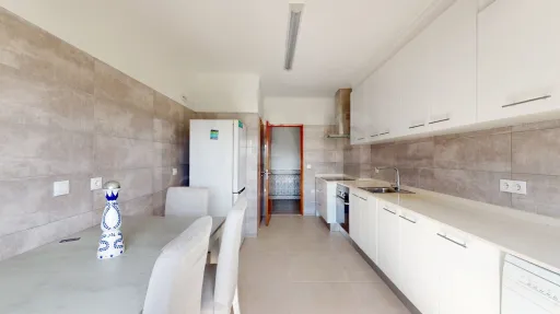 T2 com Cozinha Equipada e Varanda junto ao Metro de Odivelas