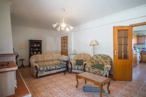 Moradia T2 com Cave Ampla e lote de 900 m²