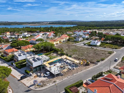 Moradia T4 c/ 3 Suites, Jardim, Piscina e Garagem para 2 Carros | LAGOA DE ÓBIDOS | OFF MARKET
