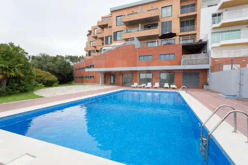 T3+1 Algés, duplex vista mar, condomínio fechado e piscina