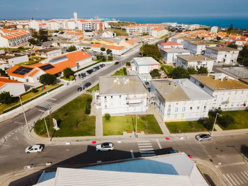 Renovated 2-Bedroom Apartment with Ocean View in Peniche