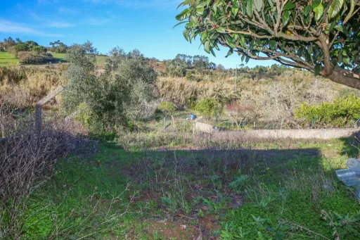 Quintinha com Moradia T2+1, em Sobral de Monte Agraço