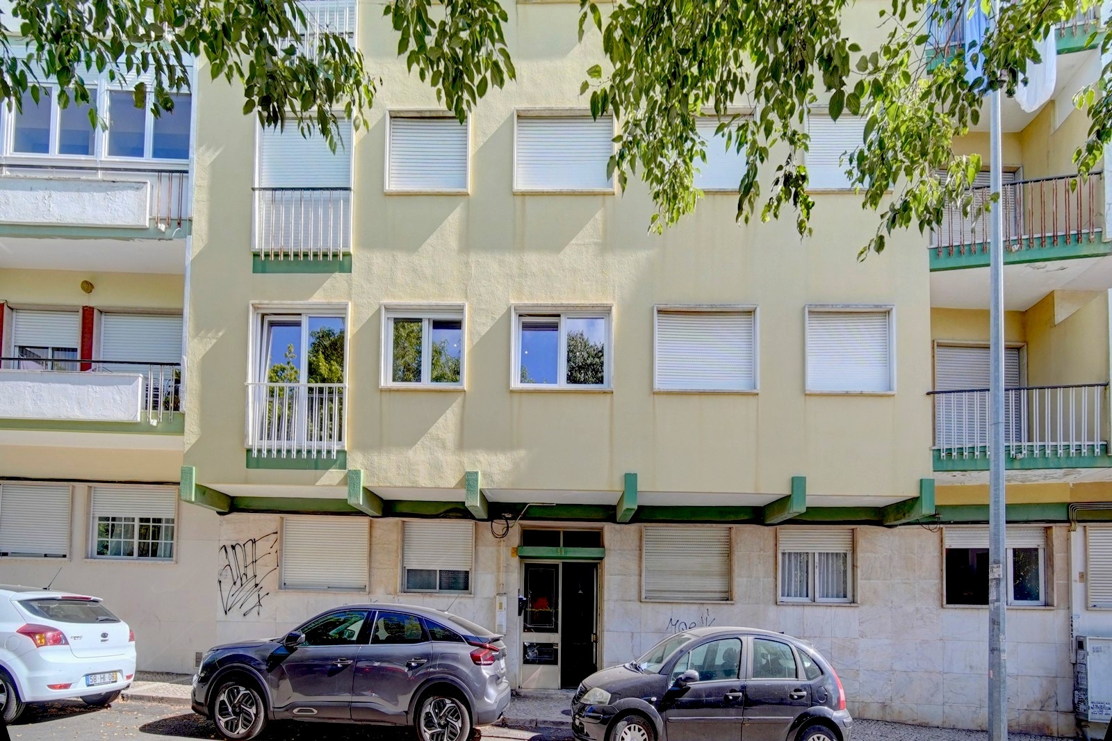 T4 em Queluz, TOTALMENTE Remodelado, com duas suítes