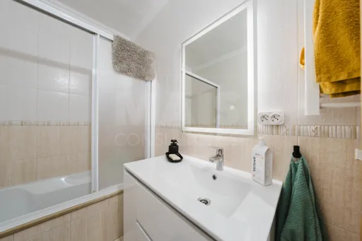 Renovated 2-Bedroom Apartment with Ocean View in Peniche