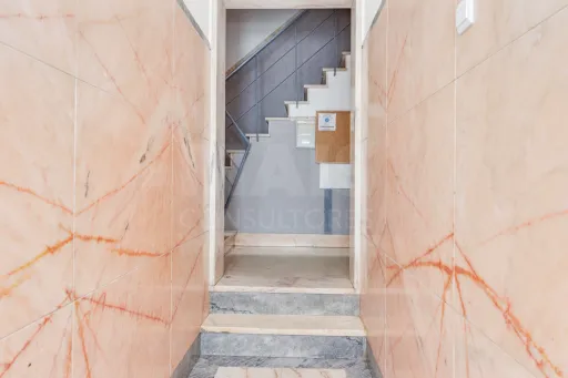 2-Bedroom Apartment in Almada’s Historic Center, Next to Casa da Cerca
