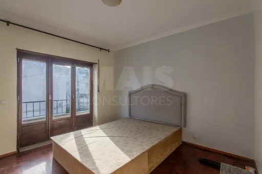 Prédio Multifamiliar em Alcabideche: Excelente Oportunidade de Investimento Próximo às Praias de Cascais