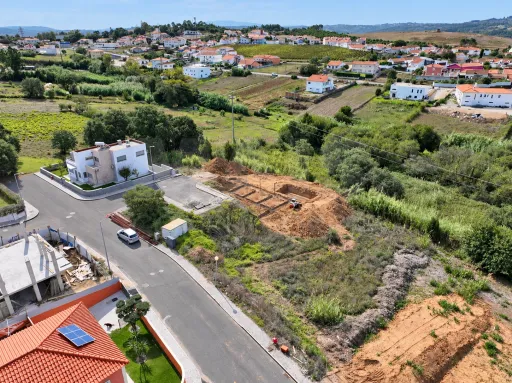 Lote Urbano para Moradia de 586 m2 | Gaeiras, Óbidos