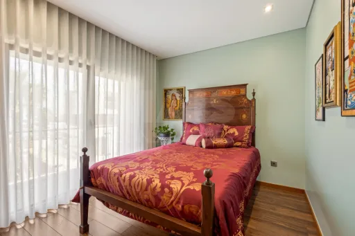 Moradia T4 com Vista Mar, Jacuzzi Panorâmico e Energia Solar | Lourinhã